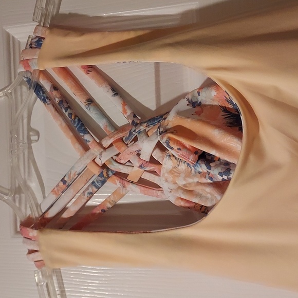 Women's Size L Zelos Peach Tankini Top W/ Built-in Bra - Picture 3 of 9